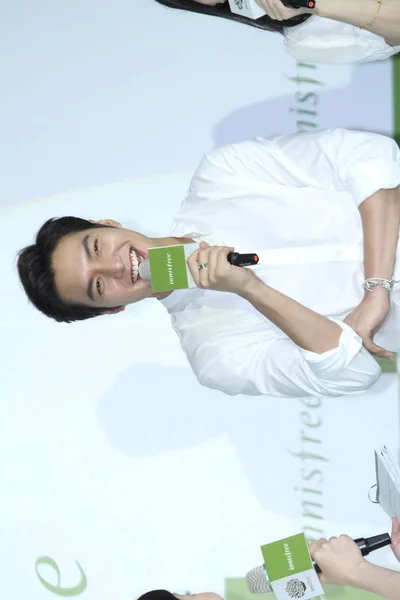 2014年7月4日 韩国演员李敏浩在台湾台北的国际自由化妆品旗舰店开幕活动中哈哈大笑 — 图库照片