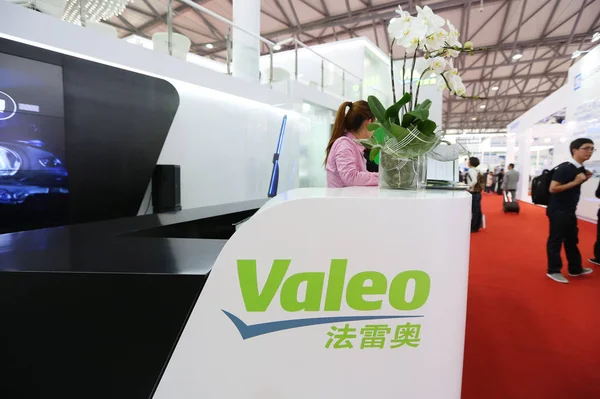 Empregado Chinês Visto Stand Fornecedor Francês Peças Automóveis Valeo Durante — Fotografia de Stock