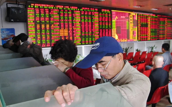 Kínai Befektetők Áron Piros Rising Zöld Alá Tartozó Részvények Nézni — Stock Fotó