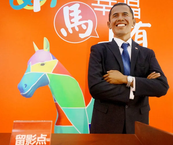 2014年1月27日 美国总统奥巴马的蜡像在中国浙江省东部金华市金华时装店展出 — 图库照片