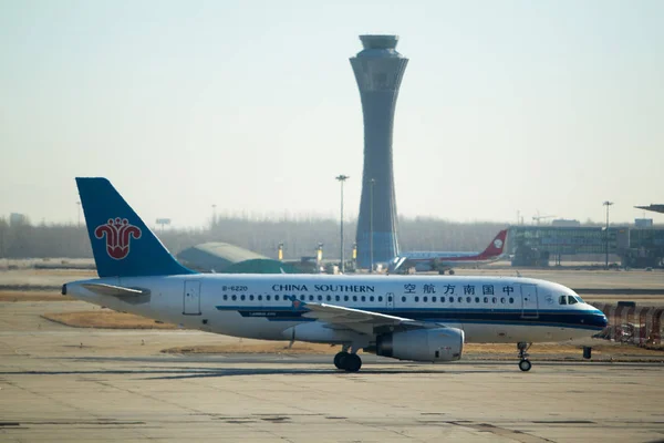Egy Sugárhajtású Repülőgép China Southern Airlines Látható Shanghai Pudong Nemzetközi — Stock Fotó
