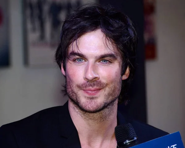 Actor Estadounidense Ian Somerhalder Escucha Una Pregunta Una Entrevista Exclusiva —  Fotos de Stock