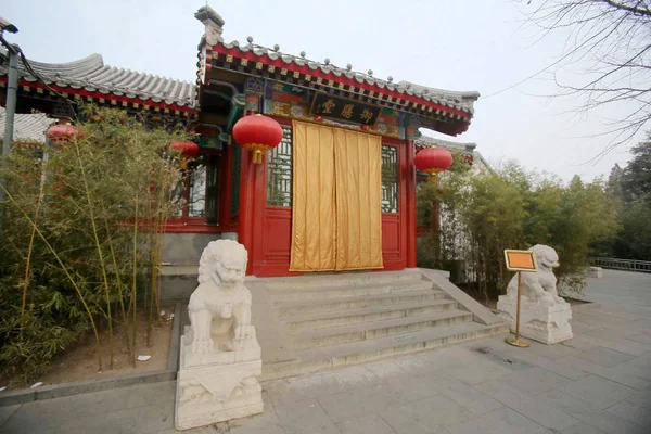 2014年1月19日 由中国北京北海公园关闭的宫廷俱乐部 又称由高端连锁餐厅刘义士 Shi Liu 经营的玉山堂 — 图库照片