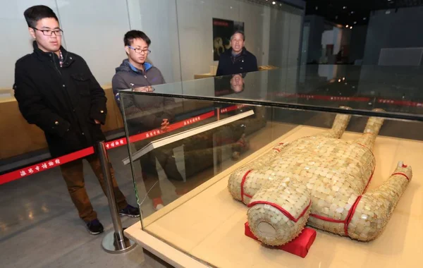 2014년 21일 장쑤성 화이안시에서 전시회에서 전시된 서한왕조 기원전 206년 220년 — 스톡 사진