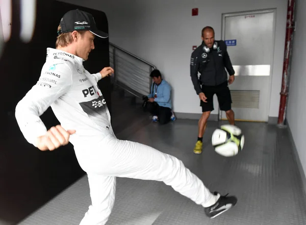 Pilota Tedesco Nico Rosberg Della Mercedes Gioca Calcio Vista Del — Foto Stock