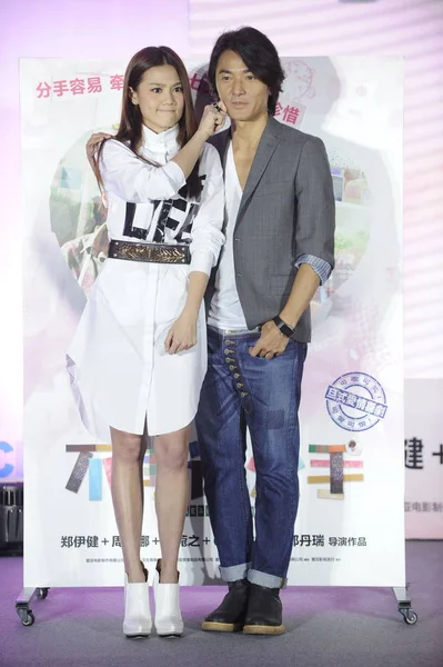 香港俳優 Ekin チェン 右と女優のクリッシー チャウ ポーズの新作映画 ブレークを 100 北京での記者会見で 2014 — ストック写真