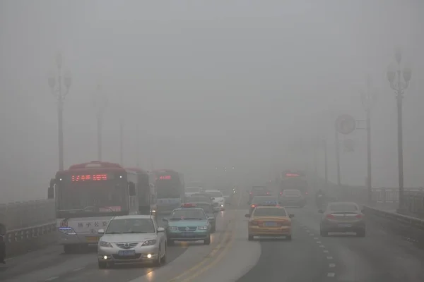 Vehicles Travel Nanjing Yangtze River Bridge Heavy Smog Nanjing City — Stock Photo, Image