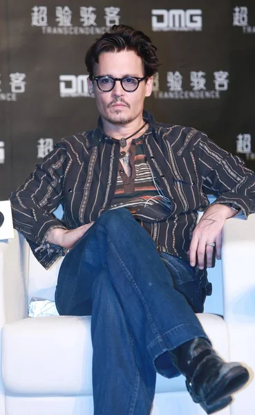 Der Amerikanische Schauspieler Johnny Depp Reagiert Auf Einer Pressekonferenz Seinem — Stockfoto