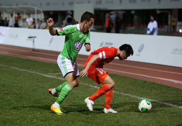 Ivan Perisic Germanys Vfl Wolfsburg Esquerda Desafia Jogador Chinas Qingdao — Fotografia de Stock