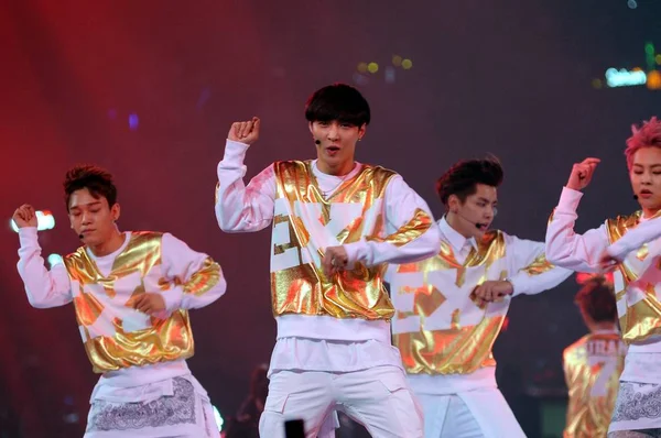 Zuid Koreaanse Chinese Popgroep Exo Presteert Tijdens Een Concert Van — Stockfoto