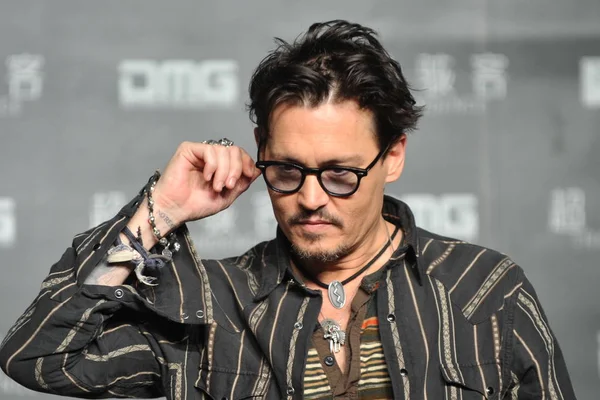 Amerikaans Acteur Johnny Depp Reageert Tijdens Een Persconferentie Voor Zijn — Stockfoto
