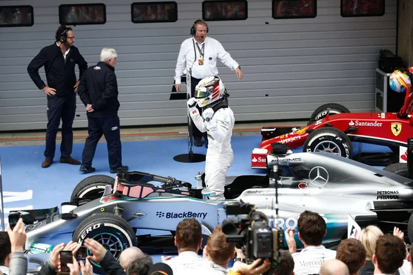 Βρετανική Οδηγό Lewis Hamilton Της Mercedes Amg Petronas Ομάδα Γιορτάζει — Φωτογραφία Αρχείου