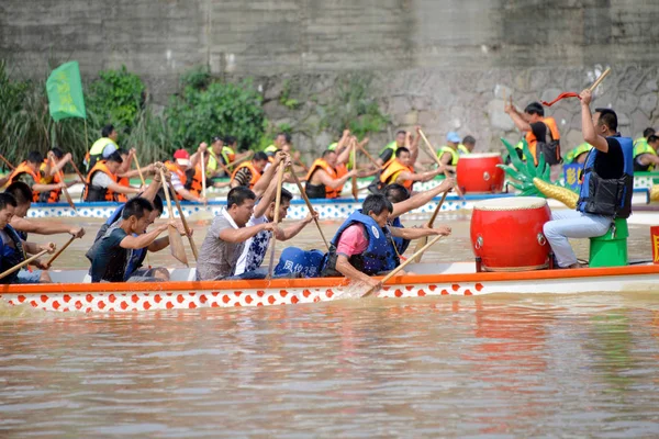 Les Participants Participent Une Course Bateaux Dragons Sur Une Rivière — Photo