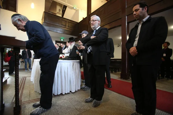 Єврейські Гості Моляться Шанхайському Музеї Єврейських Біженців Під Час Подяки — стокове фото