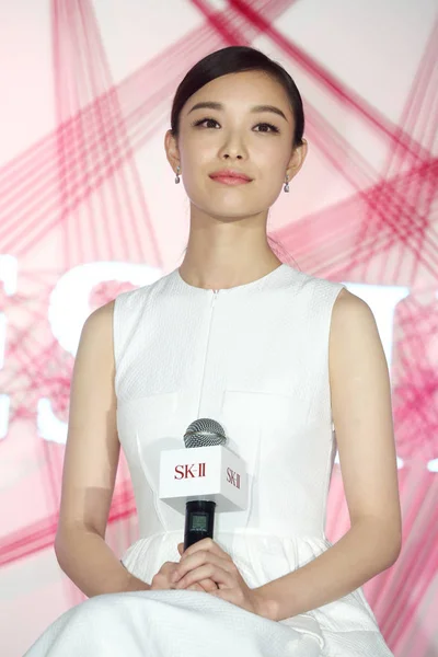 2014年7月22日 中国女星聂妮出席在中国上海举行的美容品牌 促销活动 — 图库照片