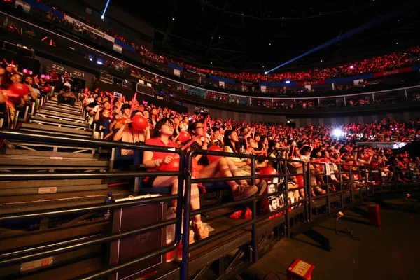 Vue Salle Concert Rouge Lors Concert Tvxq Dong Bang Shin — Photo