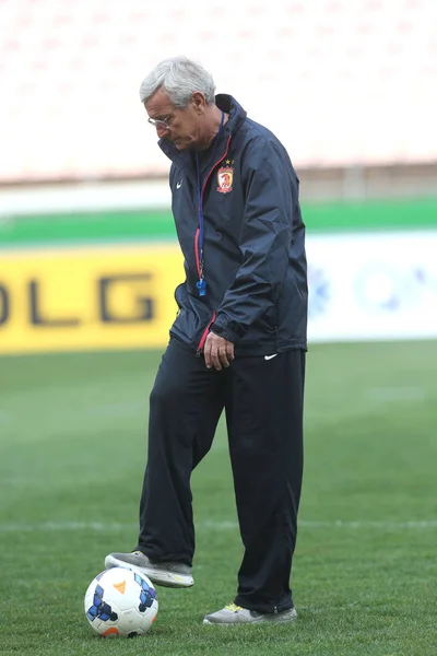 Cheftrainer Marcello Lippi Von Chinas Guangzhou Evergrande Nimmt Einer Trainingseinheit — Stockfoto