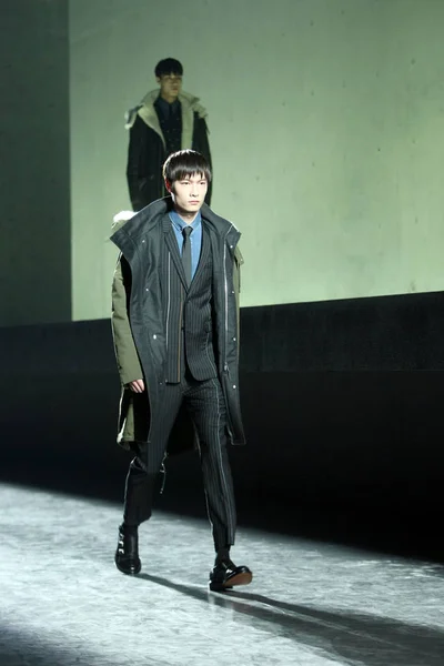 Dior Homme Kış 2014 Koleksiyonu Defile Şanghay Çin Nisan 2014 — Stok fotoğraf