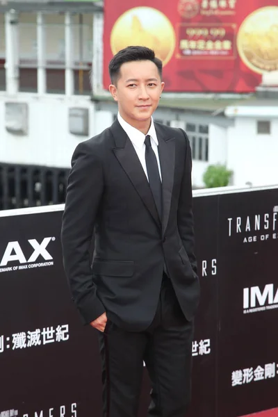 Chiński Aktor Han Geng Pozuje Czerwonym Dywanie Światowej Premiery Filmu — Zdjęcie stockowe