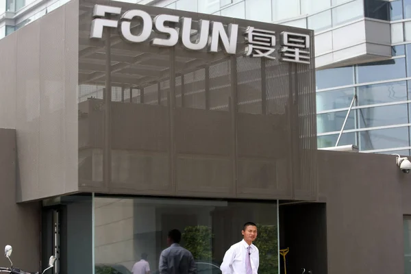 Ein Wachmann Steht Tor Des Hauptquartiers Der Fosun Group Shanghai — Stockfoto