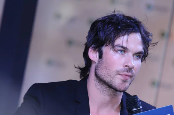 Americký Herec Ian Somerhalder Poslouchá Otázku Exkluzivní Rozhovor Čínské Internetové — Stock fotografie