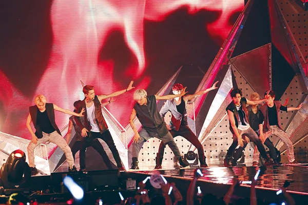 Surcoreano Chino Pop Boy Group Exo Realiza Concierto Gira Mundial —  Fotos de Stock