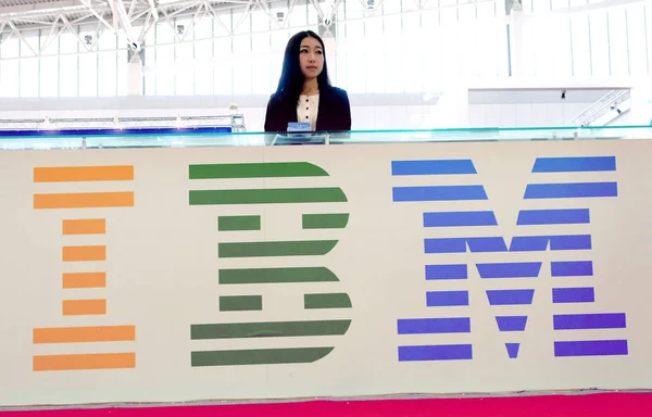 Chinese Employee Seen Stand Ibm Exhibition Tianjin China November 2011 — Stock Photo, Image