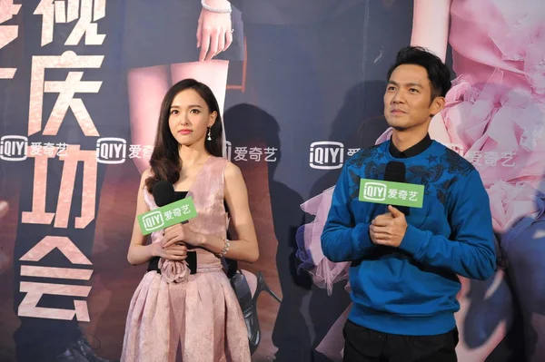 Atriz Chinesa Tang Yan Esquerda Ator Hong Kong Wallace Chung — Fotografia de Stock