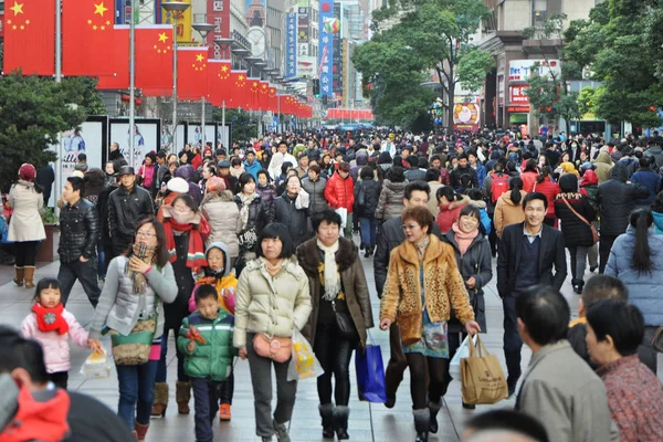 Los Turistas Llenan Calle Comercial Nanjing Road Durante Las Vacaciones — Foto de Stock