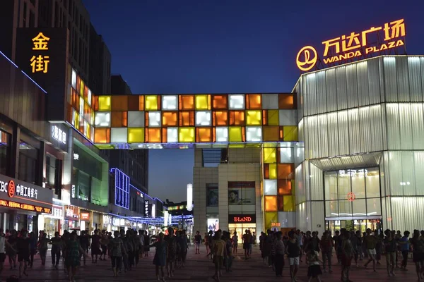 Éjszakai Kilátás Wanda Plaza Shanghai Kína Augusztus 2013 — Stock Fotó
