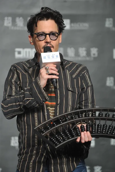 Acteur Américain Johnny Depp Parle Alors Tient Abaque Chinois Lors — Photo