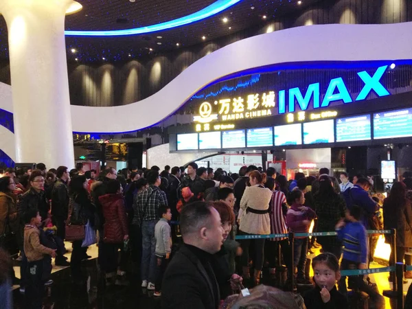 Moviegoers Sorba Hogy Jegyet Egy Ága Wanda Cinema Imax Sanghajban — Stock Fotó