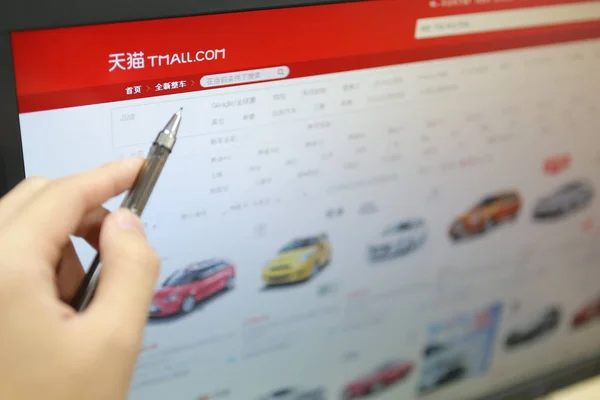 Ein Chinesischer Netizen Besucht Die Website Von Tmall Com Oder — Stockfoto