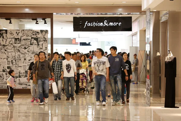 Clientes Caminham Shopping Center Zona Franca Piloto Xangai Xangai China — Fotografia de Stock