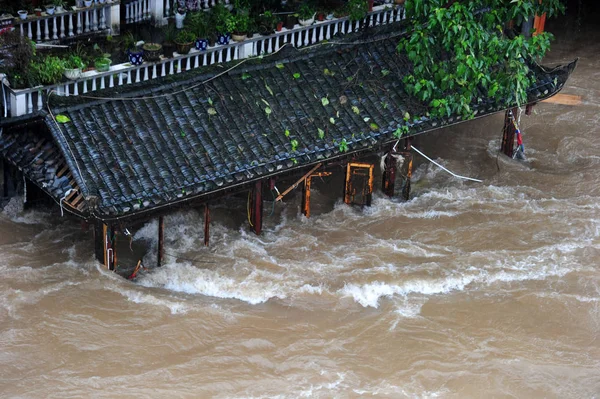 Házak Félig Elmerült Árvizek Által Okozott Esőviharok Fenghuang Ancient Town — Stock Fotó