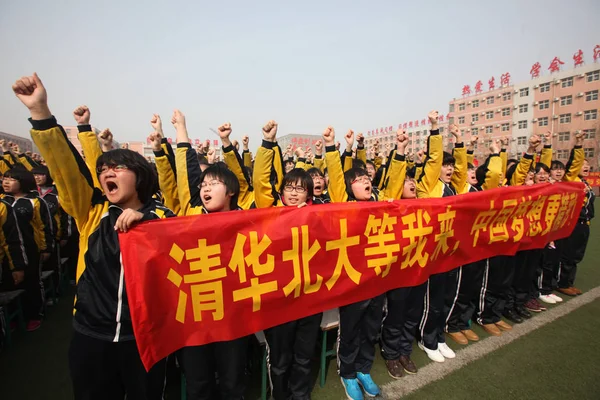 File Jovens Estudantes Chineses Cantam Slogans Durante Comício Massa Para — Fotografia de Stock