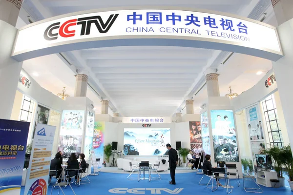 Pessoas Visitam Estande Cctv China Central Television Durante Exposição Festival — Fotografia de Stock