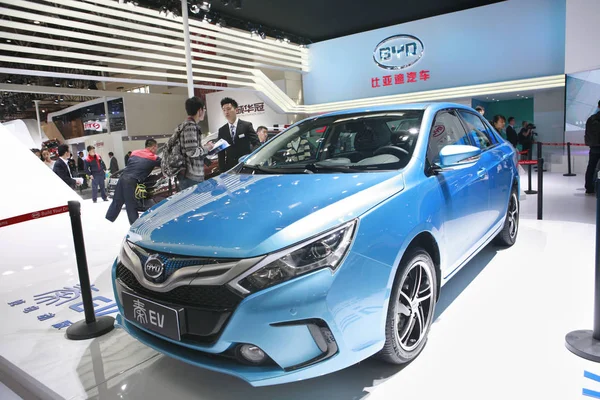 Coche Eléctrico Byd Qin Exhibe Durante 13ª Exposición Internacional Automóviles —  Fotos de Stock