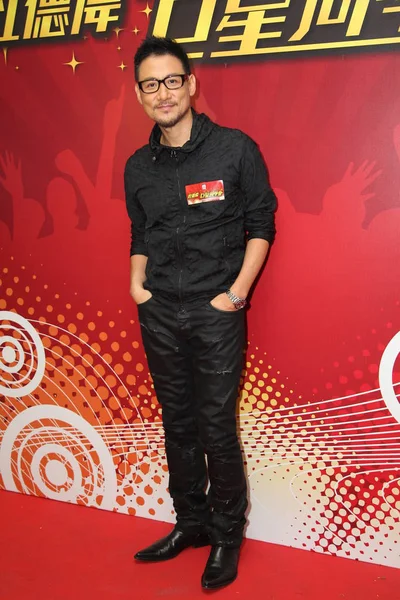 香港歌手ジャッキー チョン ポーズ彼が 2014 香港のアレックス Tos ミュージック ビデオの撮影のために到着すると — ストック写真