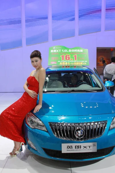 2014年3月22日 在中国海南省南部海口市举行的汽车展览会上 赛克汽车与通用汽车合资成立的上海通用别克 Excelle — 图库照片