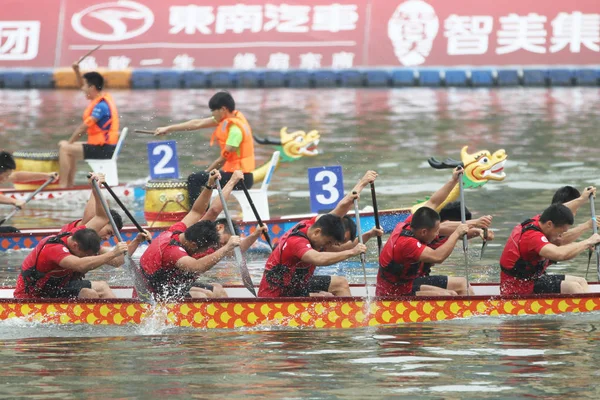 Participantes Competem Uma Corrida Barco Dragão Para Celebrar Dragon Boat — Fotografia de Stock