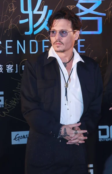 Americký Herec Johnny Depp Představuje Červeném Koberci Jak Dorazí Premiéru — Stock fotografie