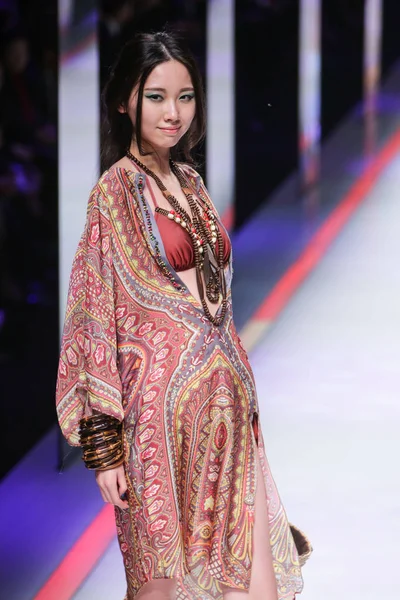 Model Displays New Creation Fashion Show Lingerie Brand Aimer Shanghai — Stock Photo, Image