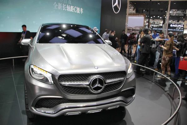 Besökare Titta Mercedes Benz Bil Beijing International Automotive Utställningen Även — Stockfoto
