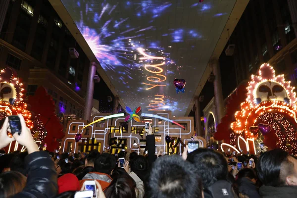 Pessoas Lotam Lugar Pequim Para Celebrar Ano Novo Antes Meia — Fotografia de Stock
