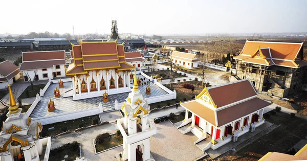 2014年1月12日 中国中部河南省洛阳市白马寺内一座泰式佛教寺庙的全景 — 图库照片