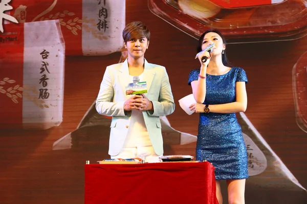 Tayvanlı Şarkıcı Aktör Göster Sol Katılır Familymart Şanghay Çin Tayvan — Stok fotoğraf