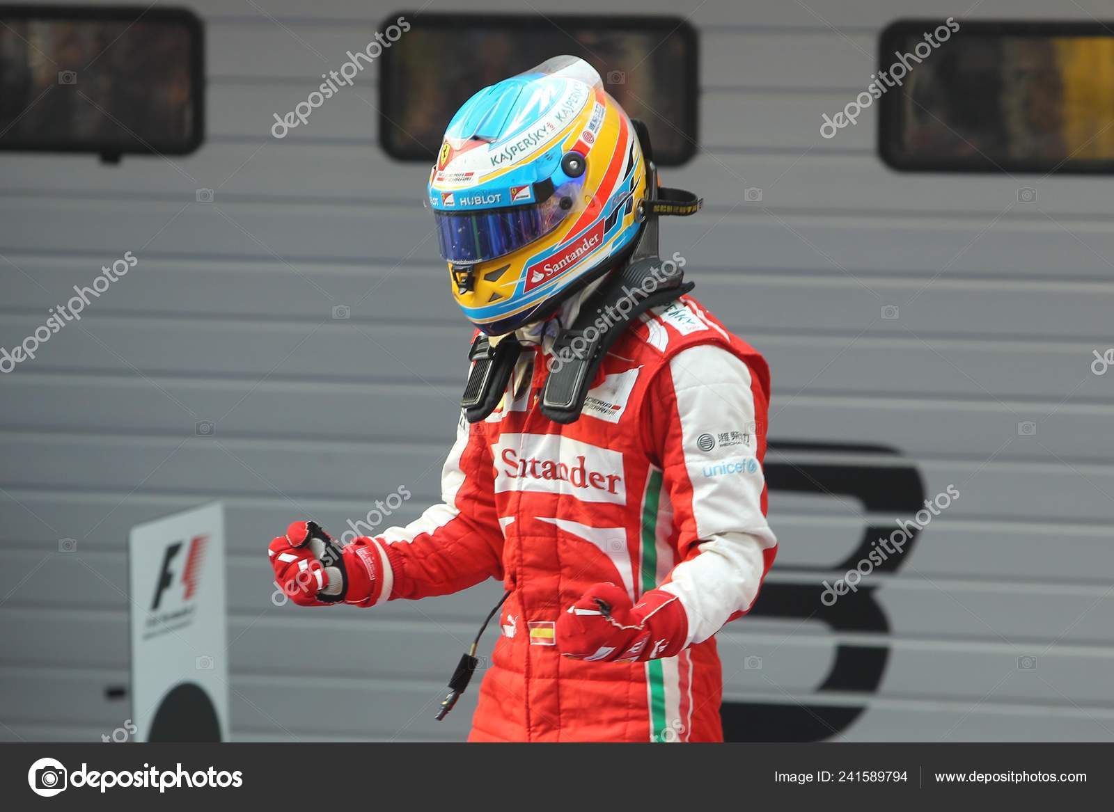 Piloto Español Fernando Alonso Ferrari Celebra Tras Ganar Gran