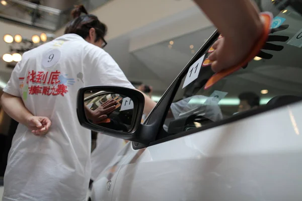 Competidores Chineses Mantêm Suas Mãos Volkswagen Polo Gti Durante Uma — Fotografia de Stock
