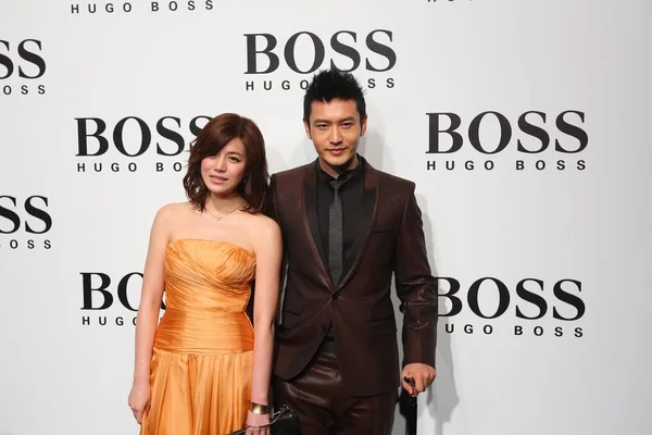 Тайваньская Актриса Мишель Чэнь Слева Китайский Актёр Хуан Сяомин Позируют — стоковое фото